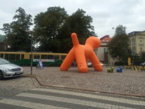 A blow-up Aarnio tribute outside